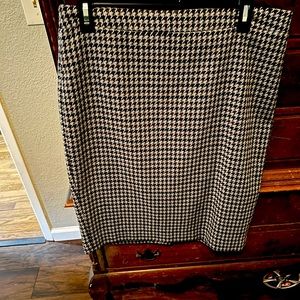 J Crew wool blend houndstooth pencil skirt size 8 - $25!